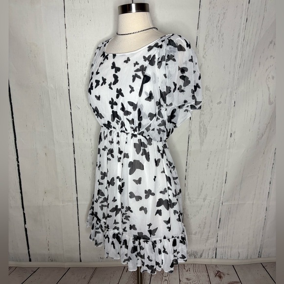 Elegant Black and White Dress from Thailand - Picture 5 of 7